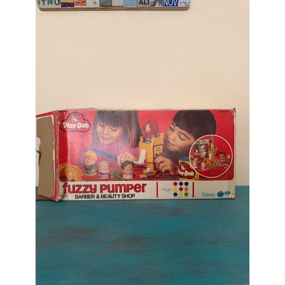 Vintage 1977 Play-Doh Fuzzy Pumper Barber Shop w/ Accessories & Original Box - Picture 9 of 10